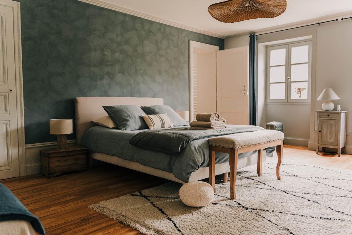 Private double bed in a room shared by 2 women